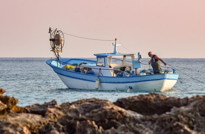 ‘Andalucía, Mares que saben’ recala en las provincias de Málaga, Granada y Huelva para poner en valor al sector pesquero andaluz